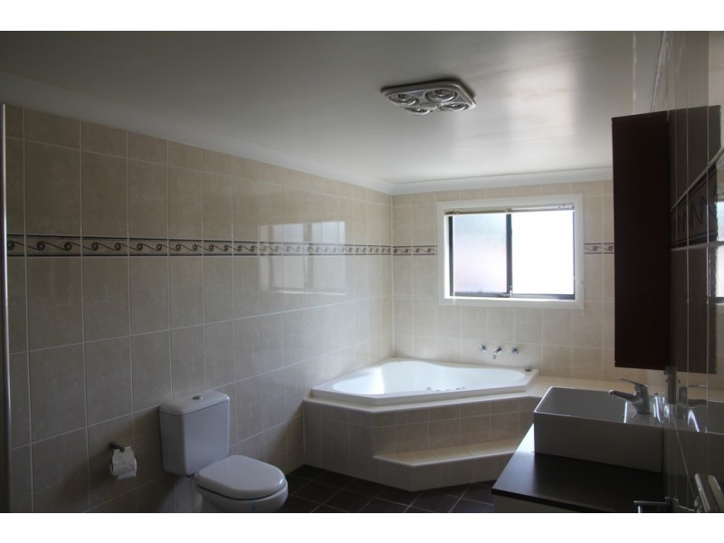 54b Rugby Cresent, Chipping Norton NSW 2170