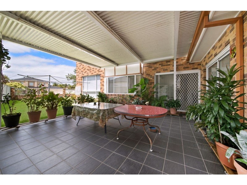 1 Somercotes Court, Wattle Grove NSW 2173