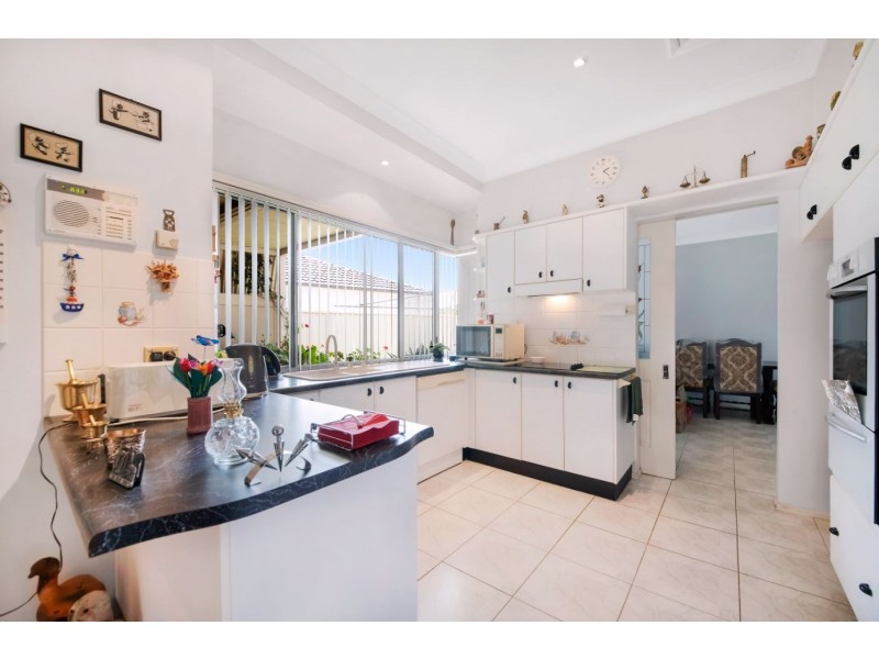 1 Somercotes Court, Wattle Grove NSW 2173