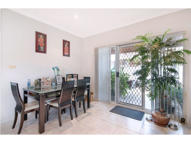 1 Somercotes Court, Wattle Grove NSW 2173