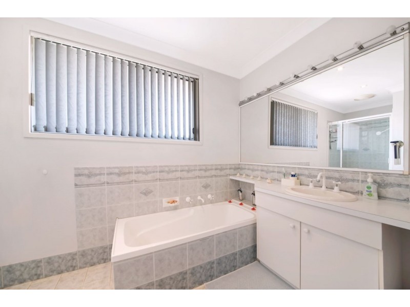 1 Somercotes Court, Wattle Grove NSW 2173