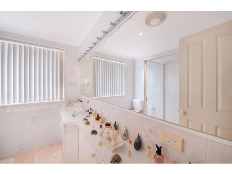 1 Somercotes Court, Wattle Grove NSW 2173