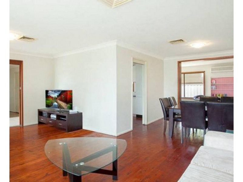 39 Bangalow Avenue, Chipping Norton NSW 2170