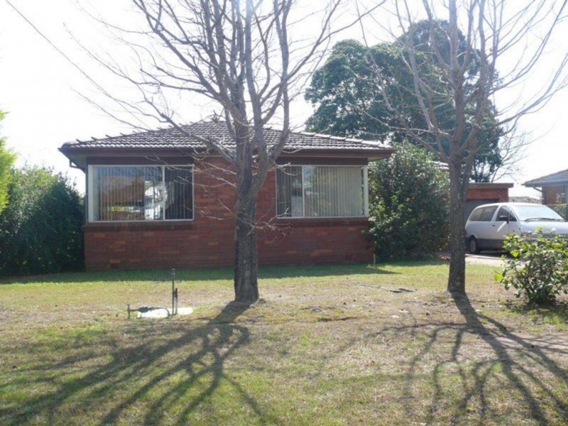 16 Flanagan Ave, Moorebank NSW 2170