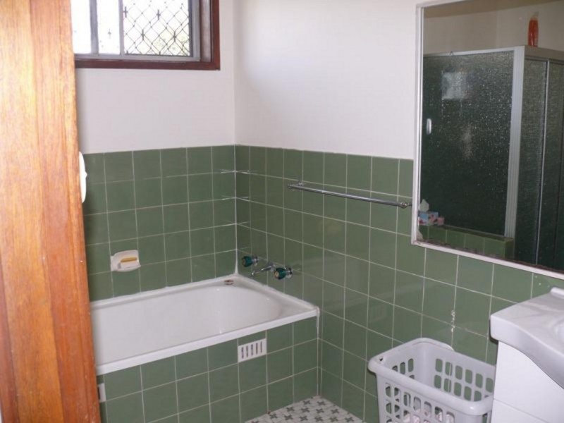 16 Flanagan Ave, Moorebank NSW 2170