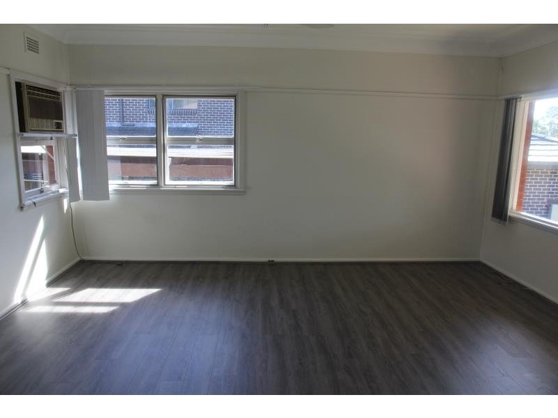 10 Georges Crescent, Georges Hall NSW 2198