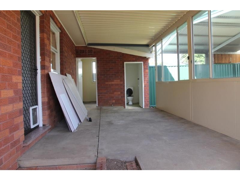 10 Georges Crescent, Georges Hall NSW 2198