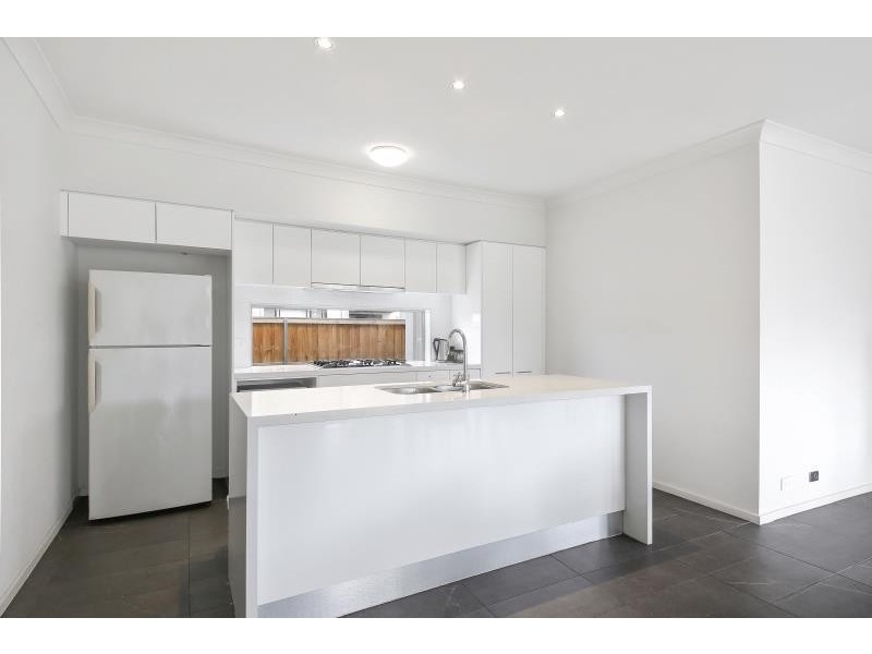 4 GREENVIEW DRIVE, Moorebank NSW 2170