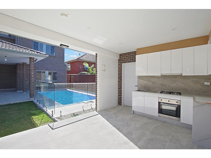 12 Edgecombe Avenue, Moorebank NSW 2170