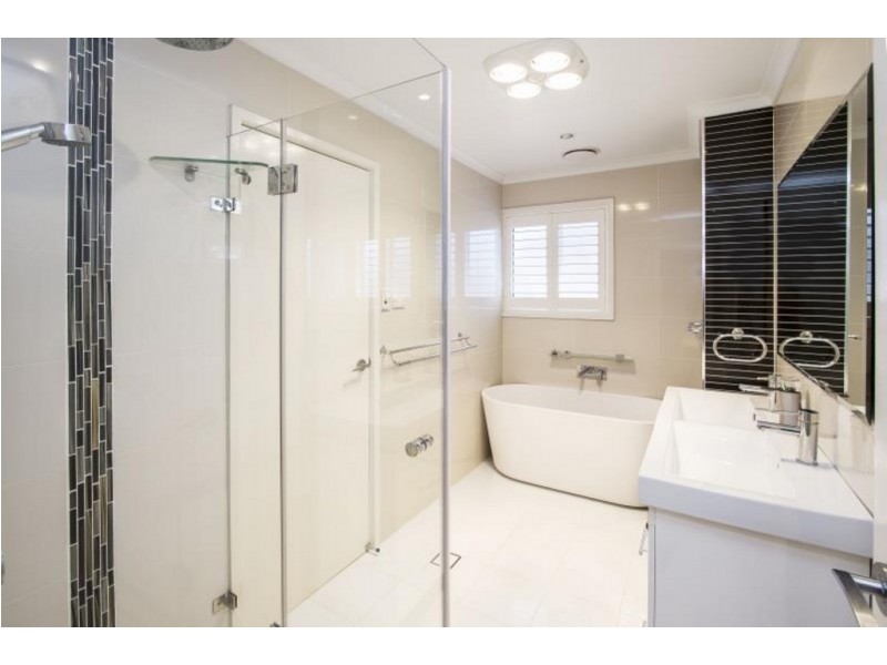9A Wellwood Ave, Moorebank NSW 2170