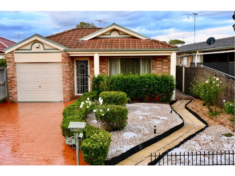 40 Anzac Mews, Wattle Grove NSW 2173