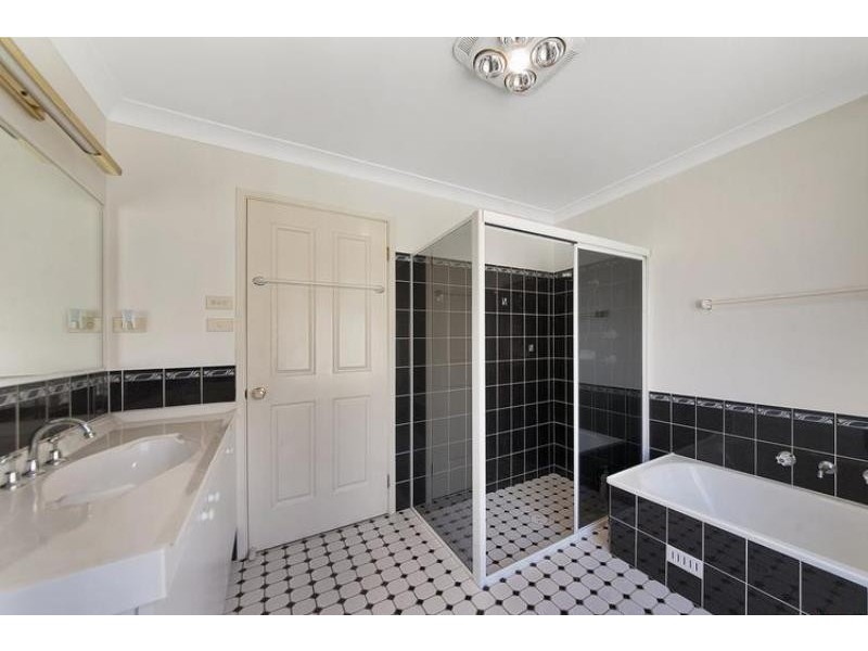 8 Brickendon Court, Wattle Grove NSW 2173