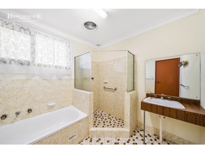 27 Bangalla Avenue, Chipping Norton NSW 2170