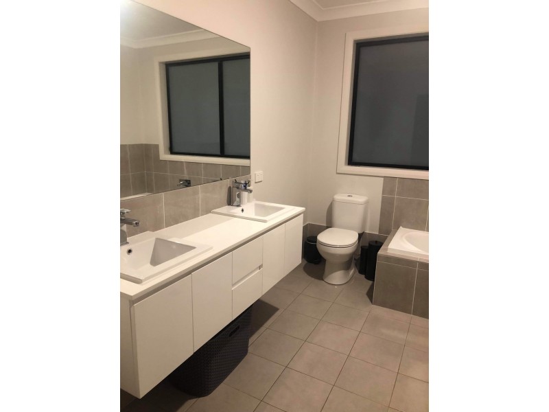 32 Phillips Avenue, Oran Park NSW 2570