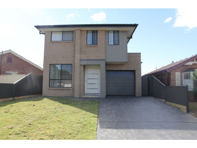 12 Lanyon Court, Wattle Grove NSW 2173