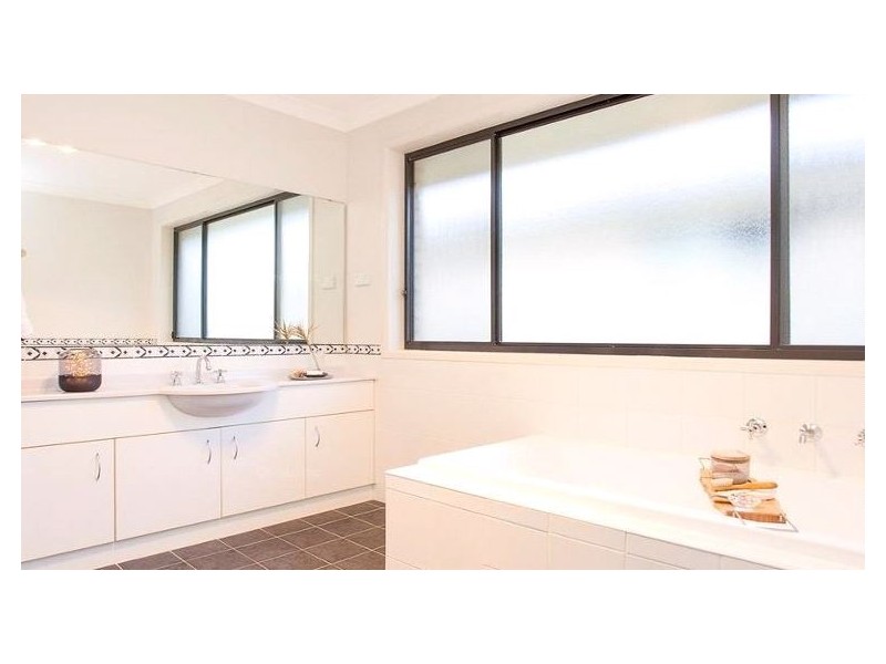 17 sammut Cres, Chipping Norton NSW 2170