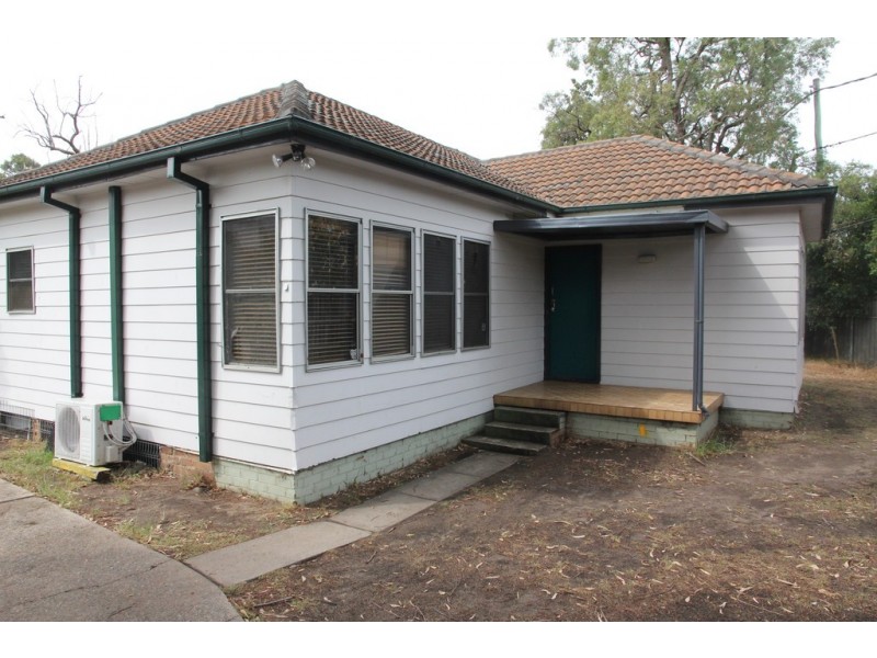 2 Anzac Mews, Wattle Grove NSW 2173