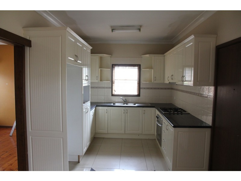 2 Anzac Mews, Wattle Grove NSW 2173