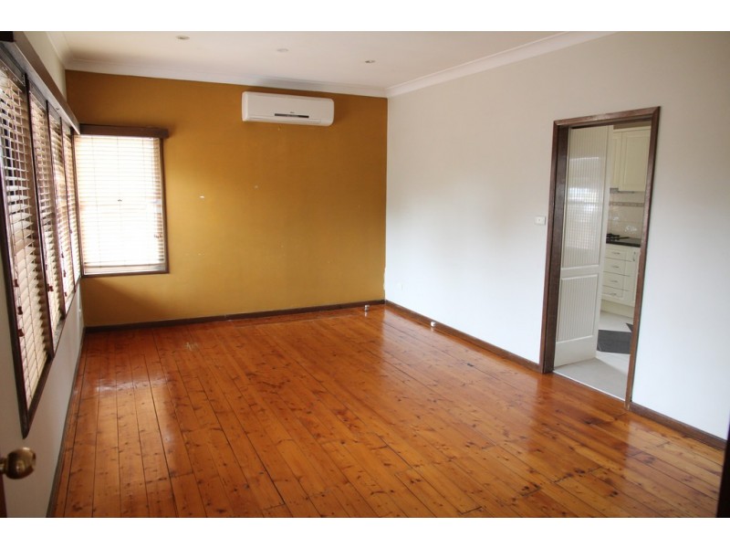 2 Anzac Mews, Wattle Grove NSW 2173