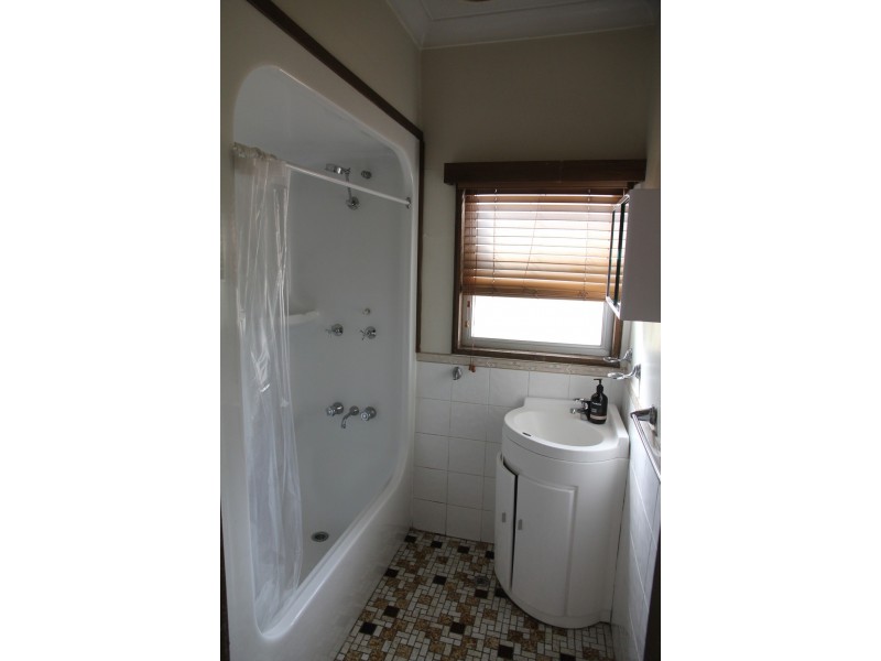 2 Anzac Mews, Wattle Grove NSW 2173