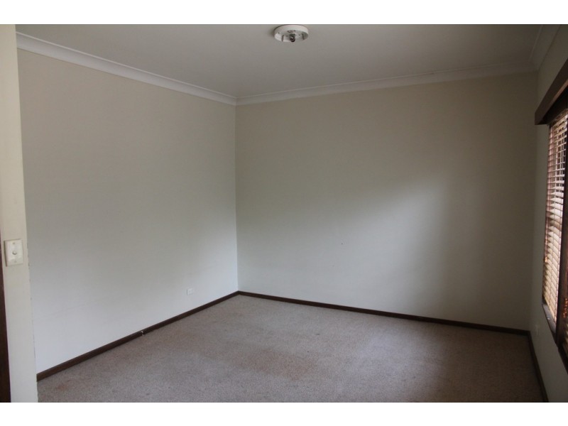 2 Anzac Mews, Wattle Grove NSW 2173