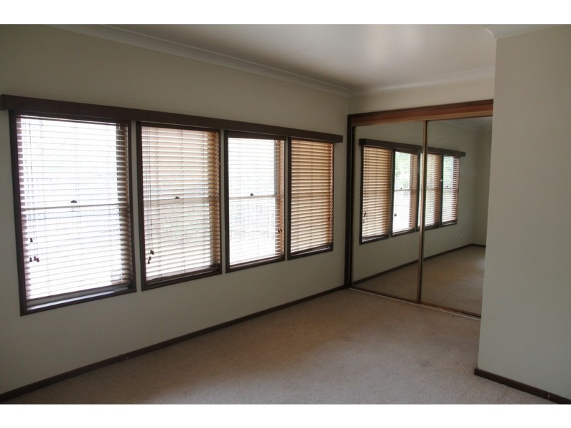 2 Anzac Mews, Wattle Grove NSW 2173