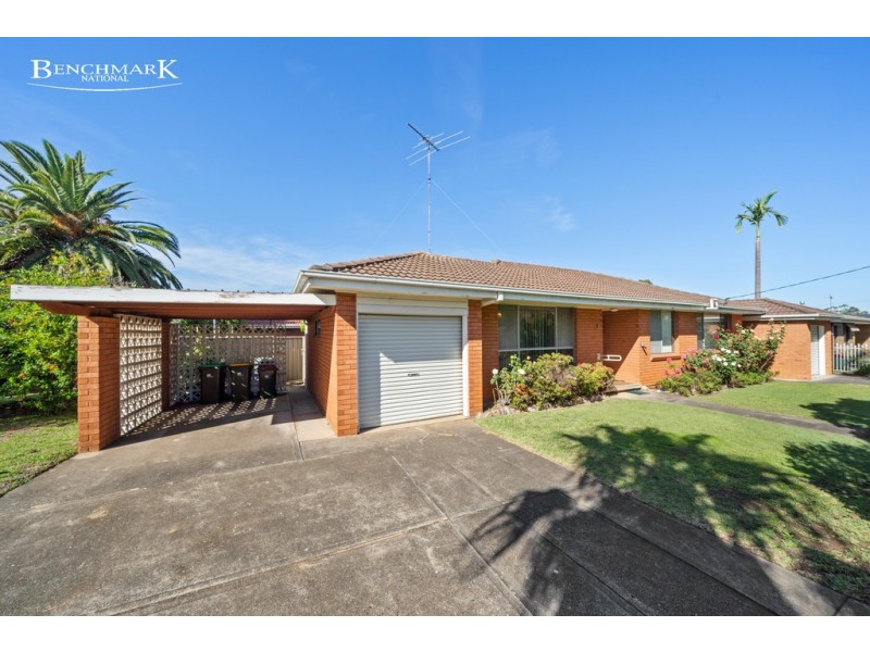2 Burton Avenue, Moorebank NSW 2170