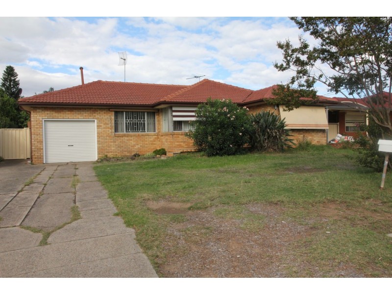 4 Mckay Avenue, Moorebank NSW 2170