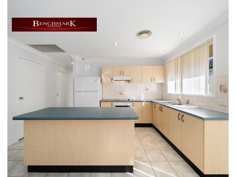 33 Woodlake Court, Wattle Grove NSW 2173