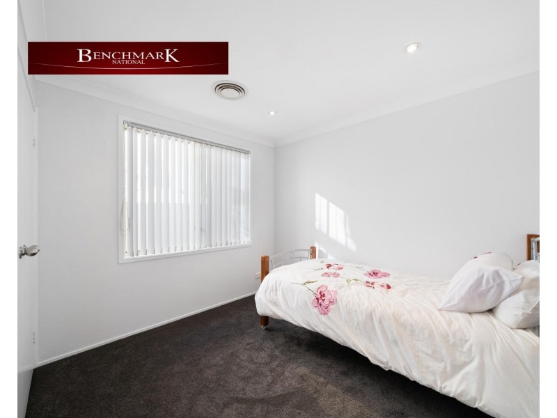 33 Woodlake Court, Wattle Grove NSW 2173