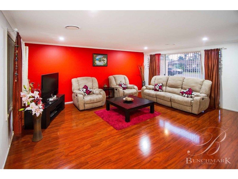 5 Oldbury Court, Wattle Grove NSW 2173