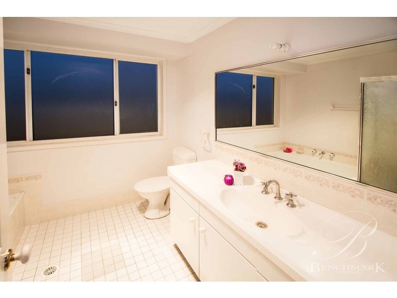 5 Oldbury Court, Wattle Grove NSW 2173