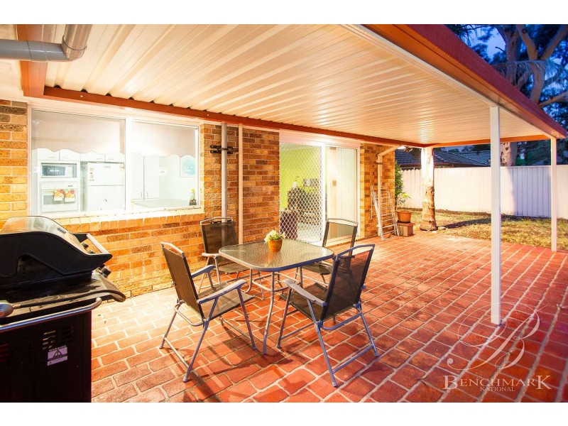 5 Oldbury Court, Wattle Grove NSW 2173