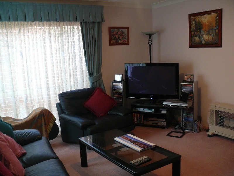 42 Lyndhurst Ct, Wattle Grove NSW 2173