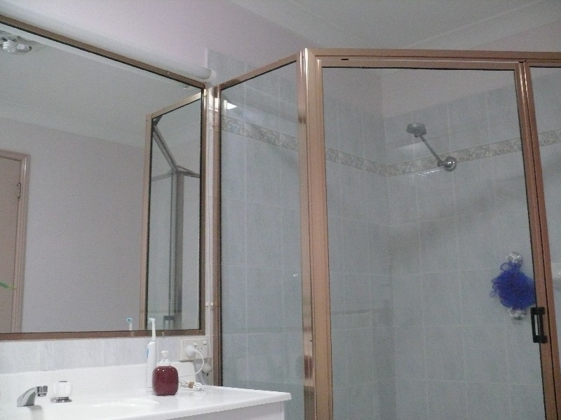 42 Lyndhurst Ct, Wattle Grove NSW 2173