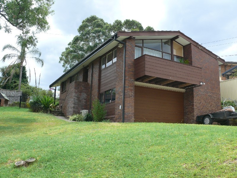 72 Gal Cres, Moorebank NSW 2170