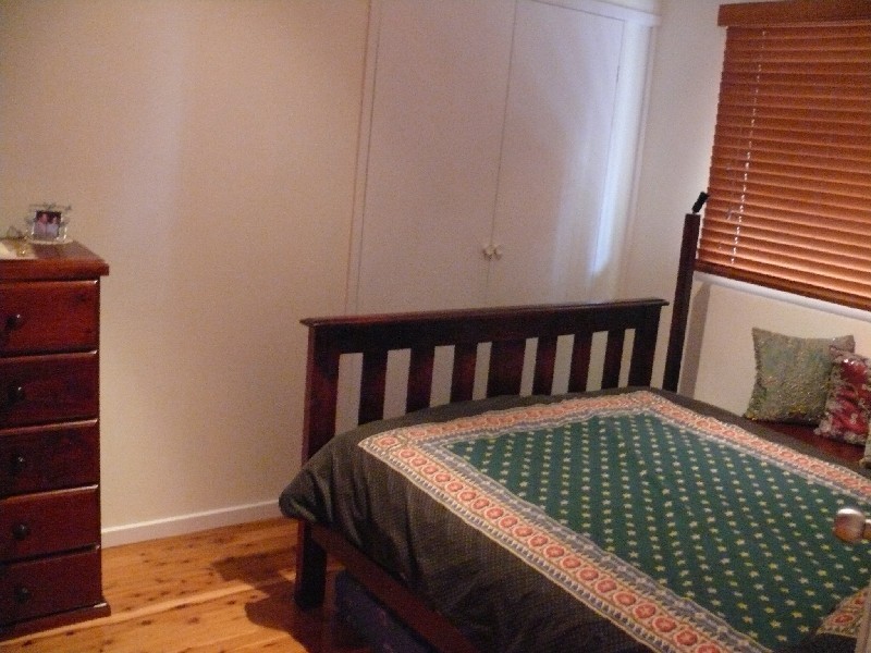 72 Gal Cres, Moorebank NSW 2170