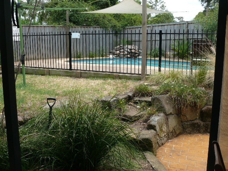 72 Gal Cres, Moorebank NSW 2170