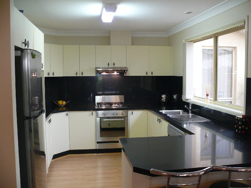 38 Kinchega Crt, Wattle Grove NSW 2173