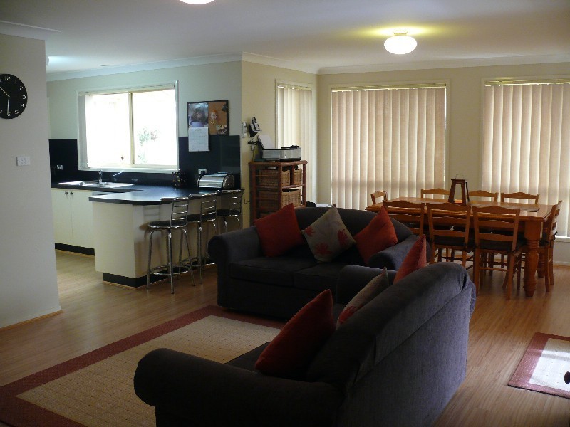 38 Kinchega Crt, Wattle Grove NSW 2173