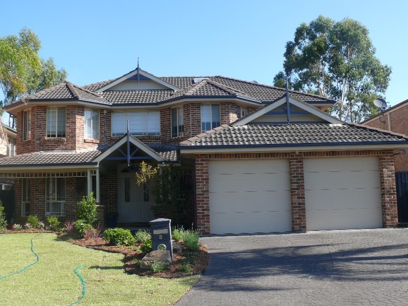 8 Todd Crt, Wattle Grove NSW 2173