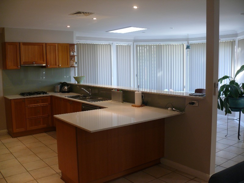 8 Todd Crt, Wattle Grove NSW 2173