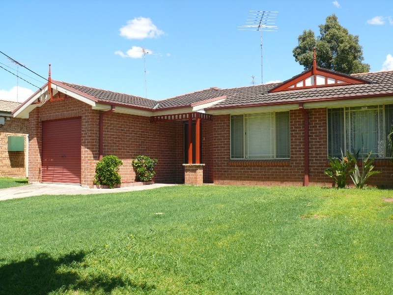 132A Renton Ave, Moorebank NSW 2170
