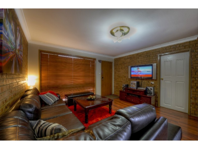 2/220 Newbridge Rd, Moorebank NSW 2170