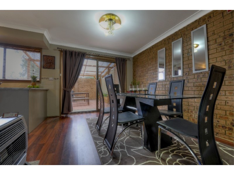 2/220 Newbridge Rd, Moorebank NSW 2170