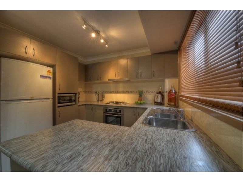 2/220 Newbridge Rd, Moorebank NSW 2170