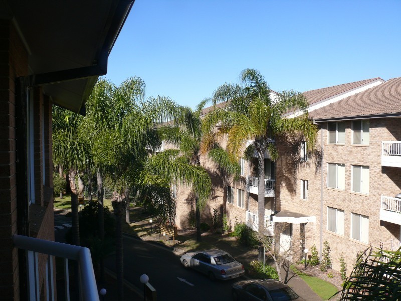 9/2 Mead Dve, Chipping Norton NSW 2170