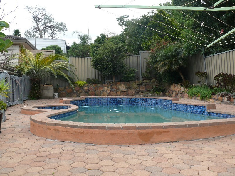23 Gal Cres, Moorebank NSW 2170