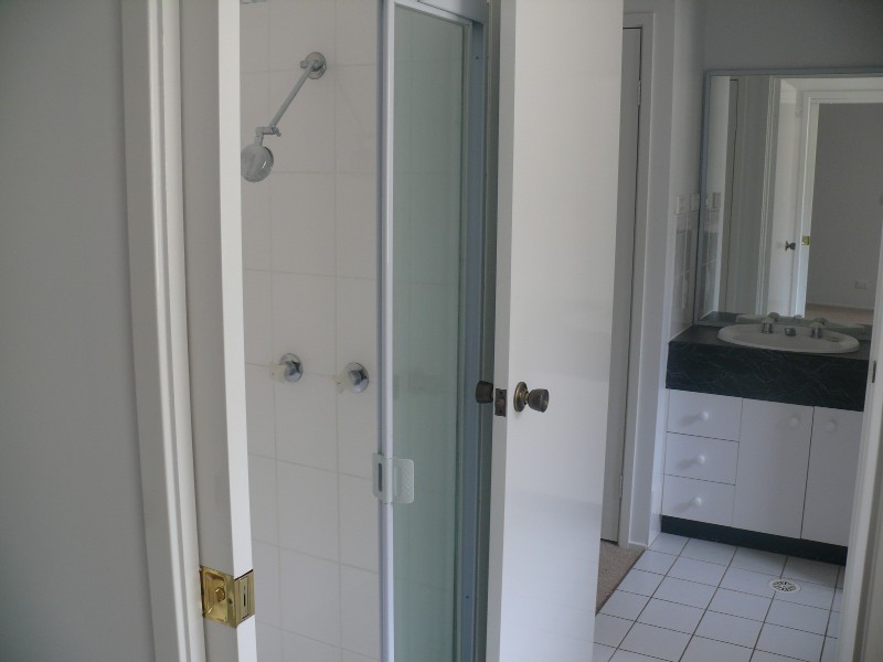 3 Kaputar Crt, Wattle Grove NSW 2173