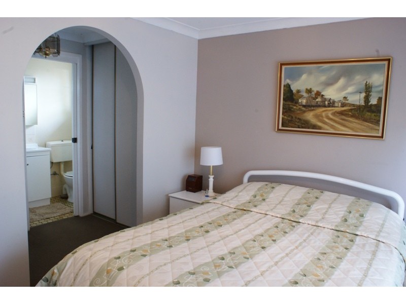 28 Ikara Cres, Moorebank NSW 2170